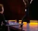 Russian Idol : elle se vautre de la scène