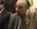 Jacques Chirac grillé par Bernadette en train de draguer