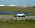 Une Bugatti Veyron se crash dans un lac !