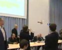 Un penis volant lors d'une conférence de presse