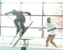 Rémi fait du ski dans une piscine