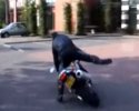 Régis teste sa nouvelle moto