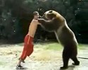 Une baston avec un Ours !