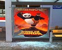 Kung Fu Panda explose la vitre !