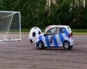 Un match de foot avec des voitures
