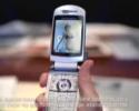 Pub Motorola: striptease sur téléphone portable