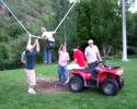 Du saut à l'élastique vertical et tiré par un quad