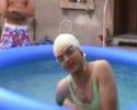Parodie de Laure Manaudou avec un faux reportage sur la nageuse