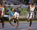 Une arrivée acrobatique en athlétisme