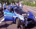 Une voiture de course de police accidentÃ©e