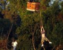 Sa montgolfière se barre sans lui!